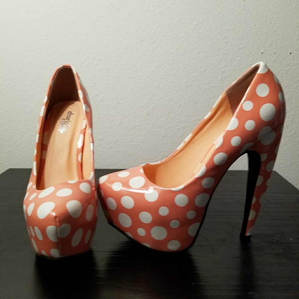 Polka dot pumps